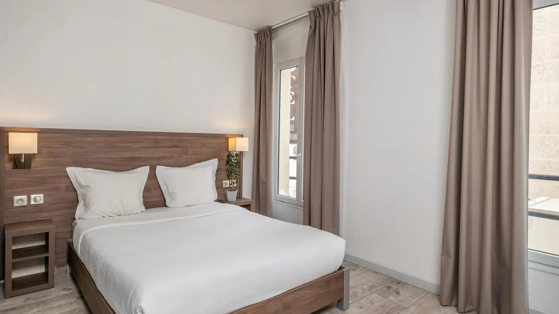 Hotel La Perle Montparnasse 2*