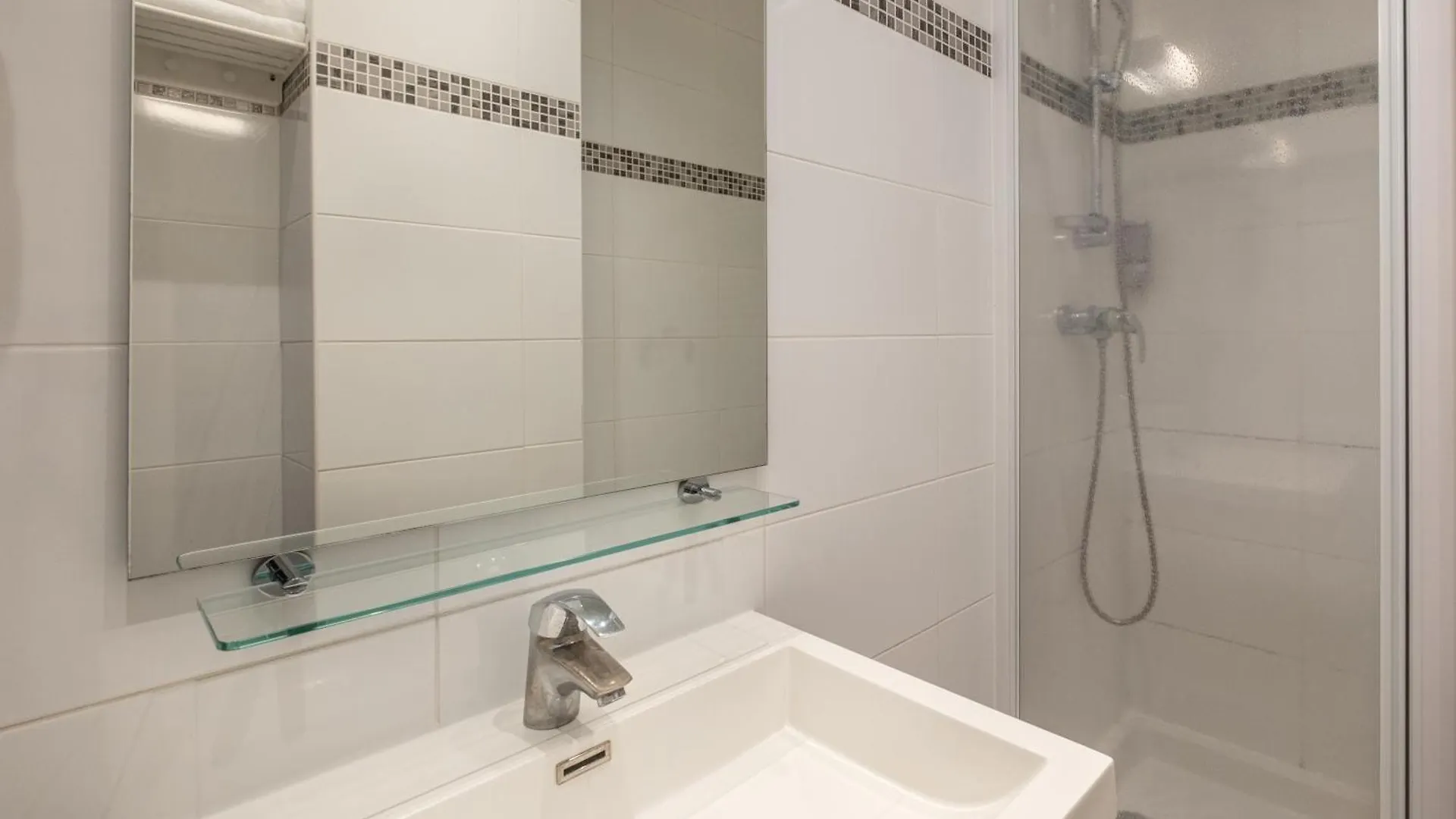 La Perle Montparnasse Hotel 2*